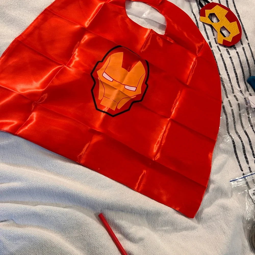 Superhero Party Masks and Capes Set for Kids - Picture 5 of 10